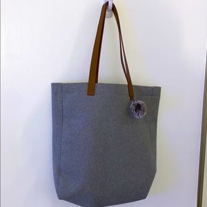 Gray tote bag
